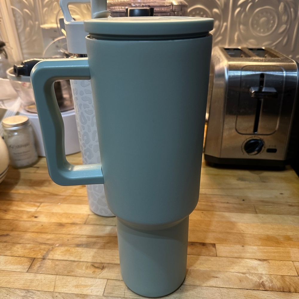 Simple modern 40 oz trek tumbler